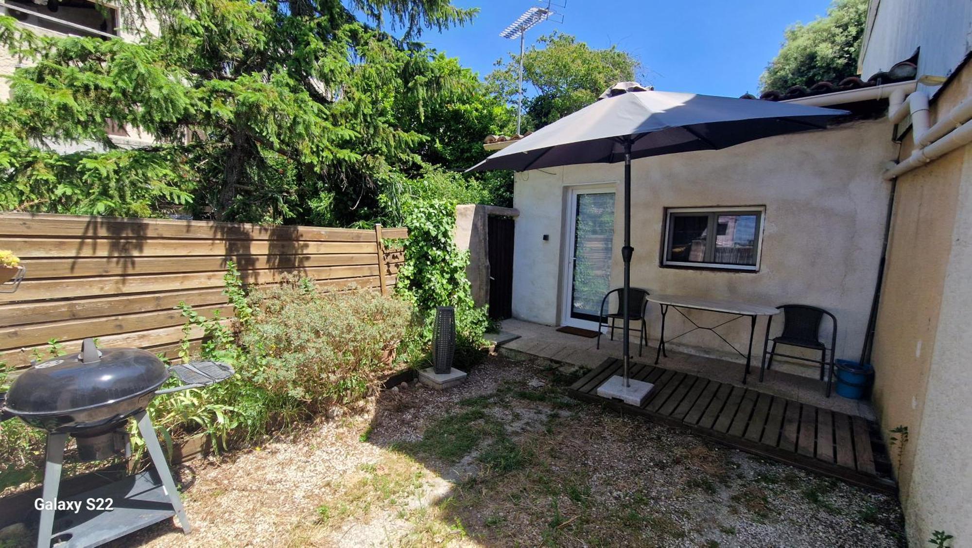 Le Studio Remcam Saint-Mitre-les-Remparts 外观 照片